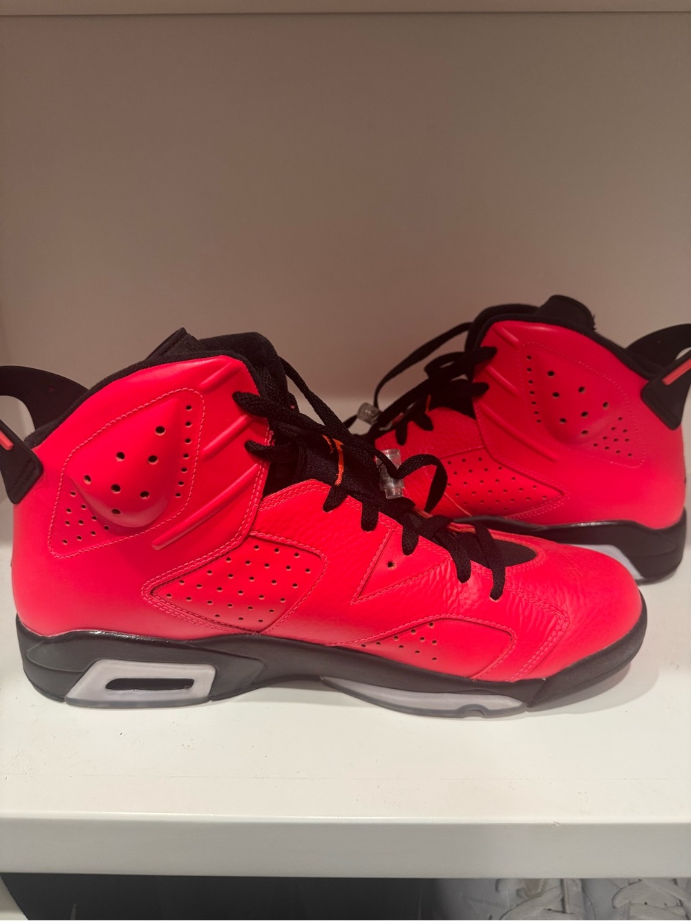 Men’s Jordan 6 “Torro”  High-Top Basketball Sneakers in Bright Red